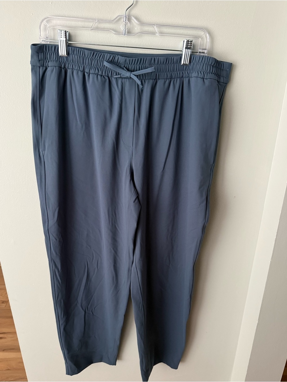 Lululemon Tapered-Leg Mid-Rise 7/8 Pant in Blue Gray